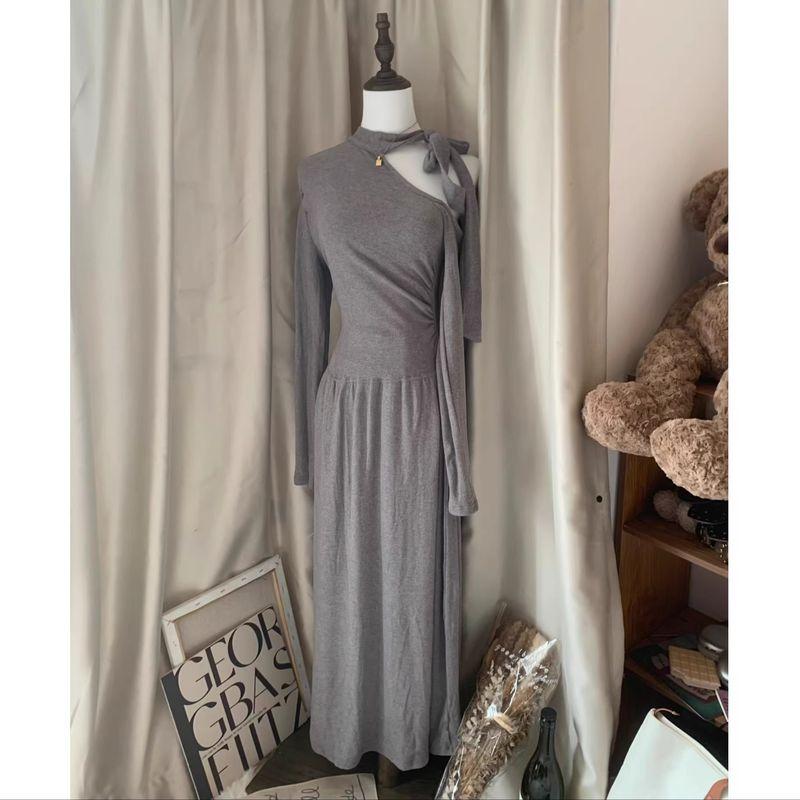 

@ Платье с открытыми плечами, плиссировкой, облегающее, длинное, с большим подолом Grey M