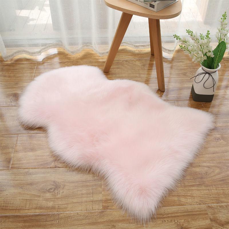Girly Irregular-Shaped Faux Wool Plush Carpet for Bedroom, Living Room, or Bay Window