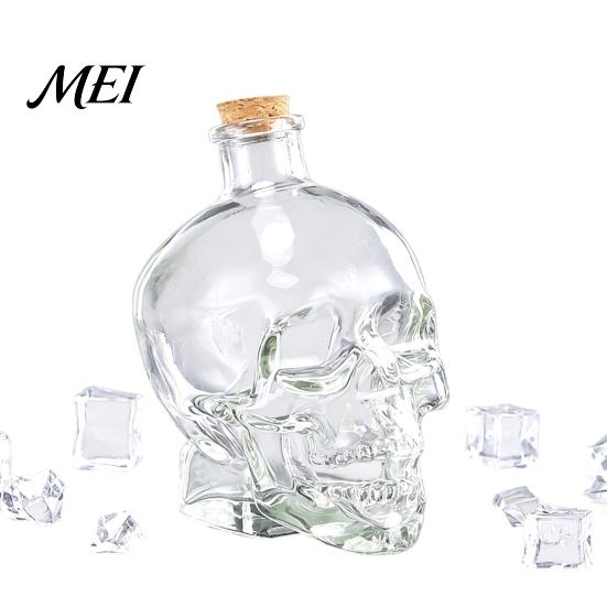 Skull Shaped Wine Bottle Whiskey Decanter, 3D Glass Liquor with Stopper, Novelty Decorative Dispenser for Home Bar, Unique Gothic Gift Men Collectible