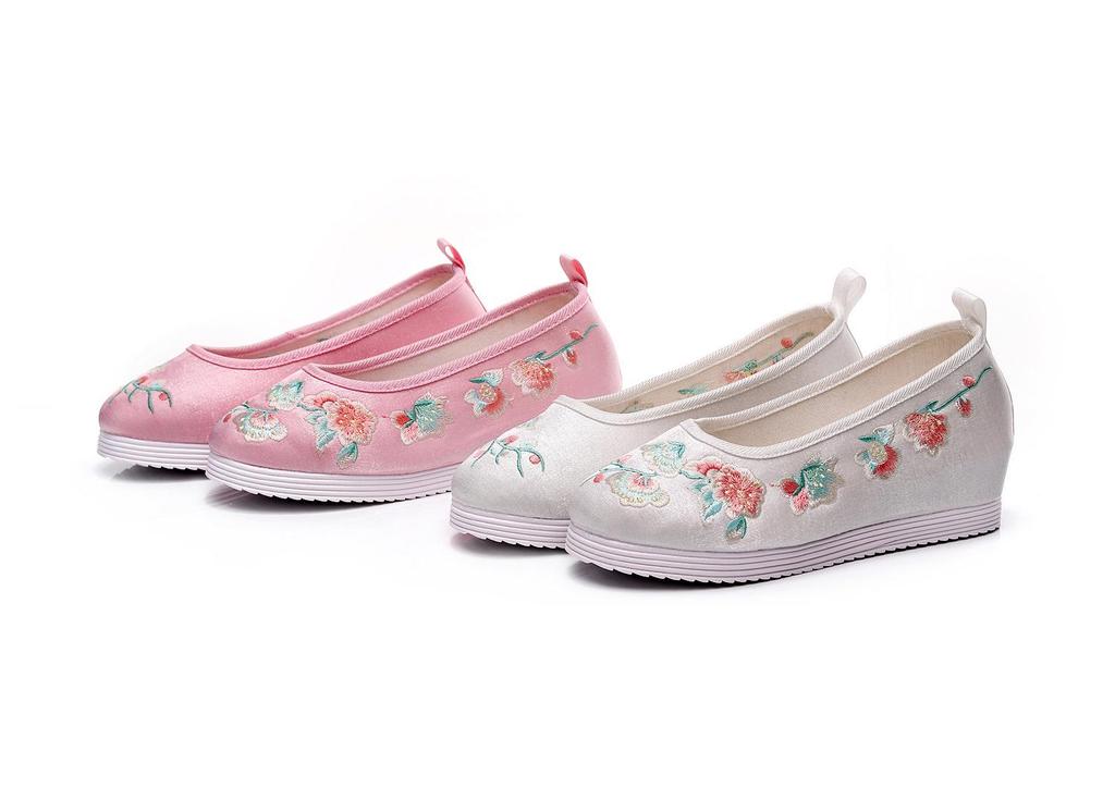 Women's Hanfu Embroidered Round Toe Cloth Shoes for Spring/Autumn - Ancient Style Dance & Stage Play Footwear