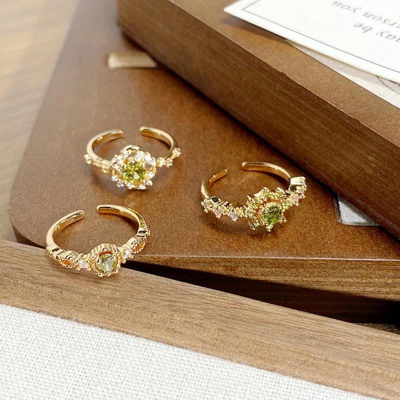 Medieval Vintage Retro High-End Colored Treasure Apple Green Open Ring For Women To Wear Exquisite Rings