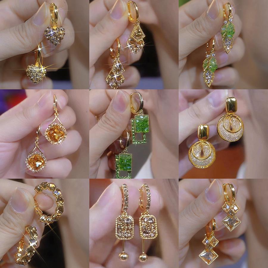 Exquisite Geometric Flower Diamond Stud Earrings - Light Luxury Fashion Style