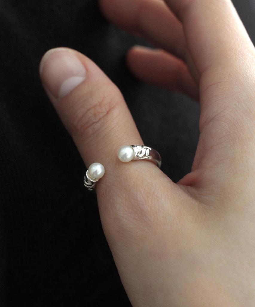 Joho Yeonwol (Smoke And Moon) Ring - Pearl