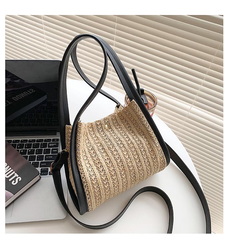 

Соломенная сумка женская 2025 новая корейская версия весна-лето контрастные цвета простая повседневная плетеная на плечо мессенджер женская сумка чёрный