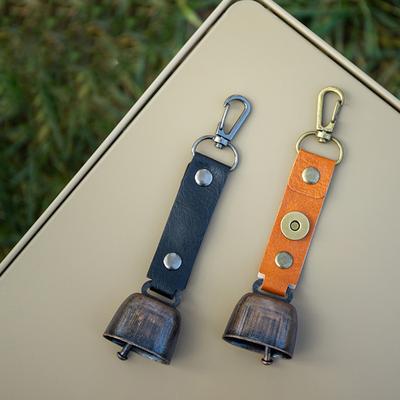 Bärenabwehrglocke mit Notpfeife Set mit magnetischem Schalldämpfer Hängende Bärenglocke Outdoor Camping Wandern Notfallausrüstung