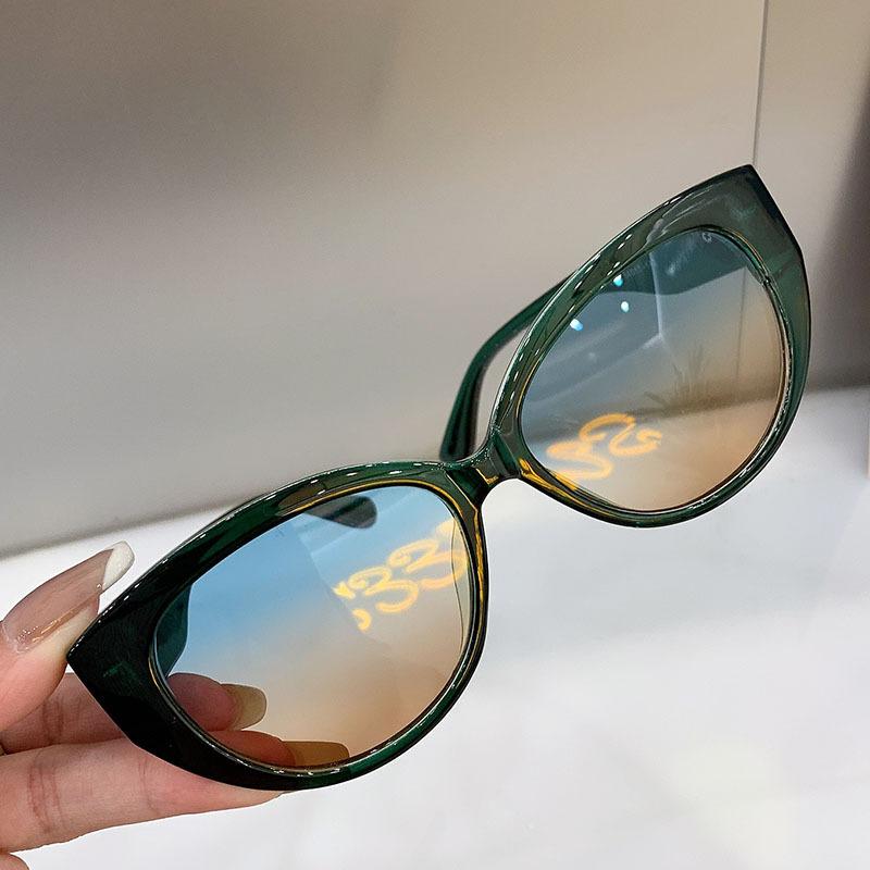 Vintage Cat Eye Sunglasses Women Fashion Love Heart Designer Sun Glasses Sexy Ladies Shades UV400 Luxury Brand