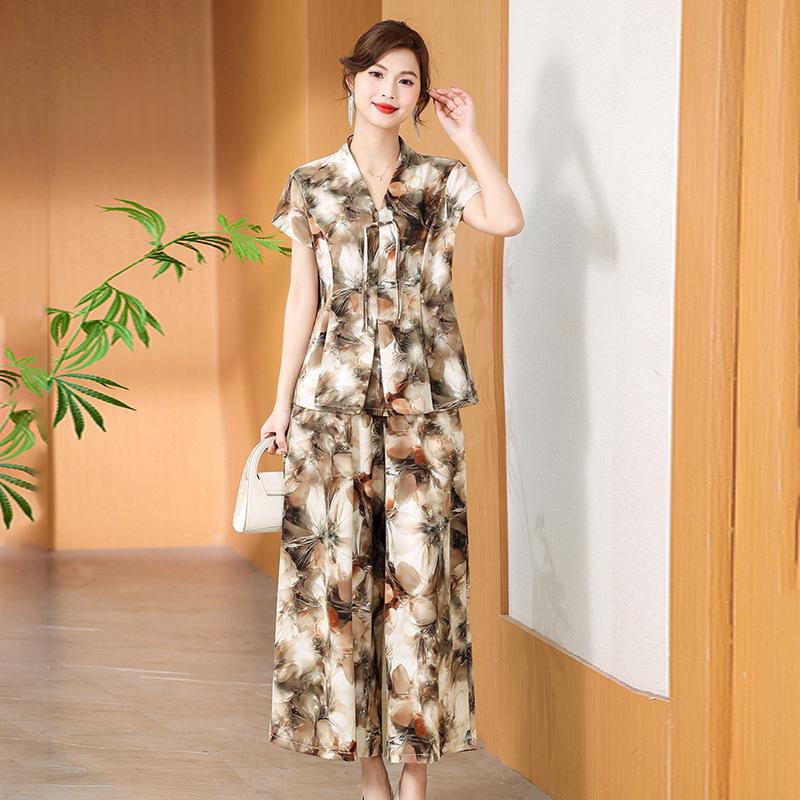 

Stylish Chinese Ink Wash Painting Casual Summer Suit: Short Sleeve Top & Wide Leg Pants for Middle-Aged and Elderly 4XL (130-145 jin) коричневий