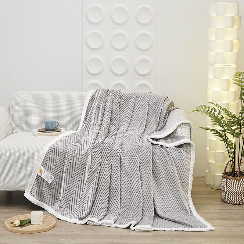 

Tangna Home Textiles Golden Fox Fleece All-Season Blanket