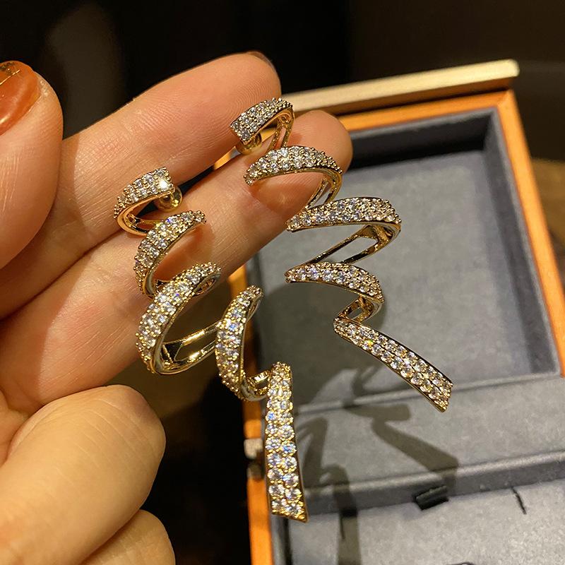 Huitan Neue Trendige Spiralohrringe Voll Bling Bling Zirkonia Statement Hängeohrringe für Frauen Hochzeit Ästhetischer Zirkon