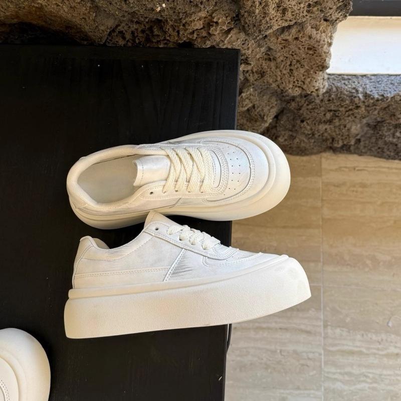 Dicke Sohle großer Kopf 22 neue Frühjahrs- und Sommerschuhe lässige Sports-Board-Schuhe