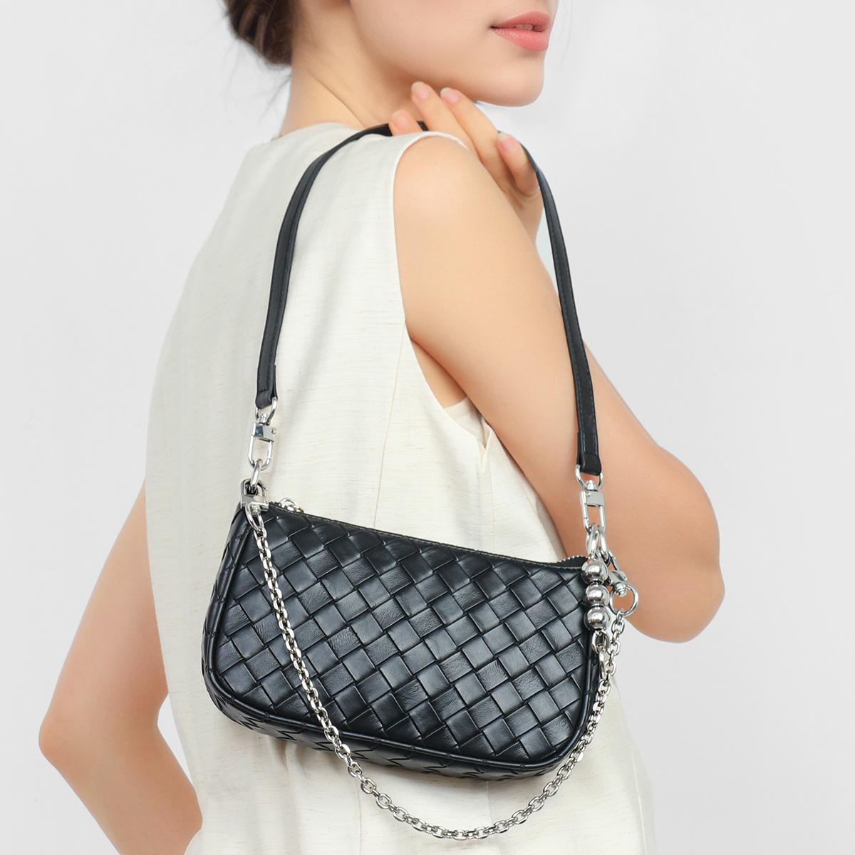 Женская 2026 Новая Корейская Нишевая Дизайн Одноплечевая Большая Вместимость Коровья Кожа Подмышечная Сумка Настоящая Кожа Сумка-Багет для Женщин чёрный