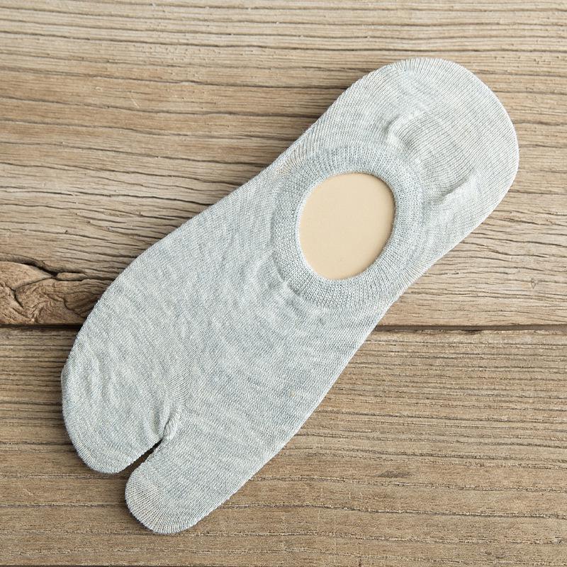 

Couple s Non-Slip Silicone Low-Cut Two-Toe Invisible Socks for Men and Women - Solid Color, Thin Boat Style. One Size світло-сірий колір