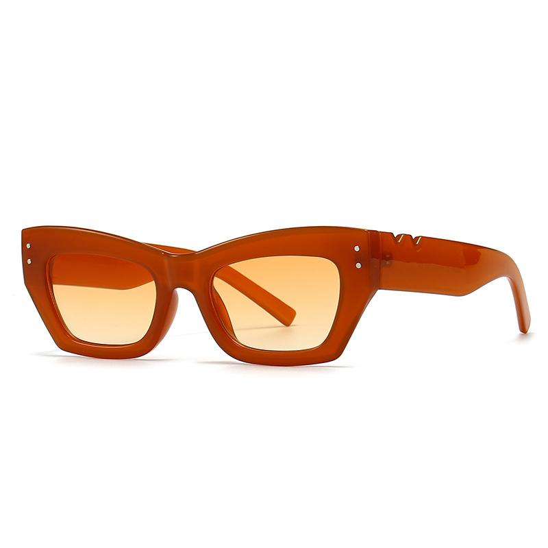 

New in Fashion Brand Designer Cat Eye Women Sunglasses For Female Gradient Vintage Rivet Sun Glasses Luxury Sexy Ladies Eyewear
