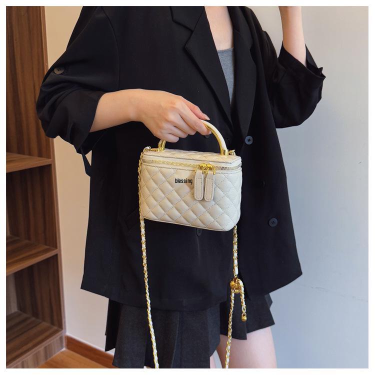 Retro Handheld Diamond Lattice Bucket Bag - 2025 Stylish Crossbody Chain Bag for Women