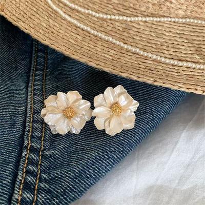 Big White Camellia Flower Stud Earring for Women French Retro Elegant Korean Sweet Resin Ear Wedding Party Jewelry Gift