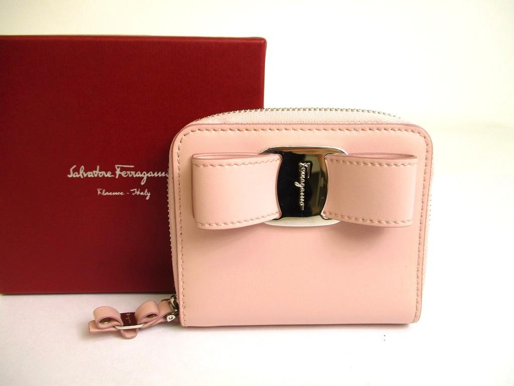 Authentic Salvatore Ferragamo Vala Light Pink Leather Bifold Wallet #a783  Refurbished