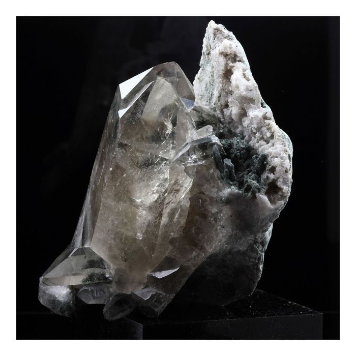 Pierres et Minéraux. Quartz + Chlorite. 1108.5 ct. La Meige, Oisans, France..