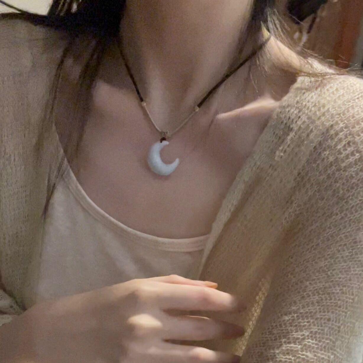 

Дзен Ожерелье из камня «Кошачий глаз» Лунный свет: Эфирный Полумесяц Феи с Плетеным Веревочным Ключичным Цепным Колье, Древнекитайский Стиль.