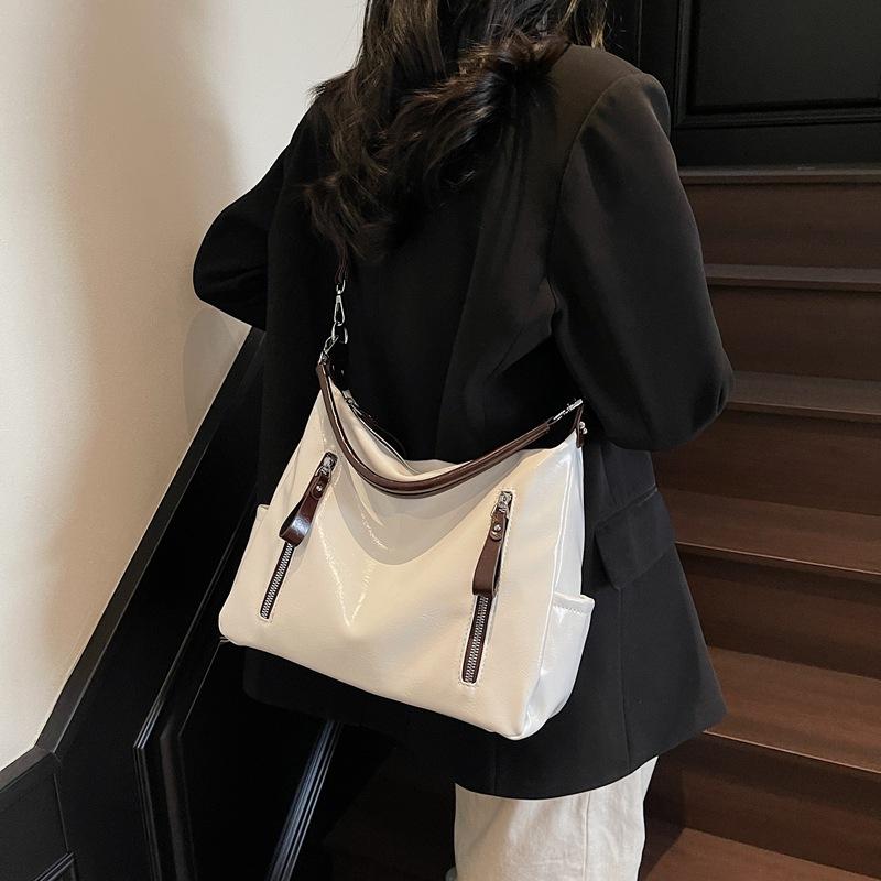 Premium Large-capacity Bag Women's New Shoulder Messenger Bag Fashionable Commuter Tote Bag