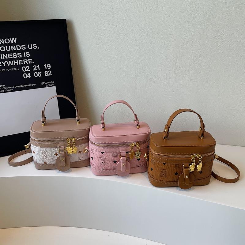 Fashion printed cartoon cute bear bucket bag women's new spring and summer cosmetic bag shoulder messenger bag