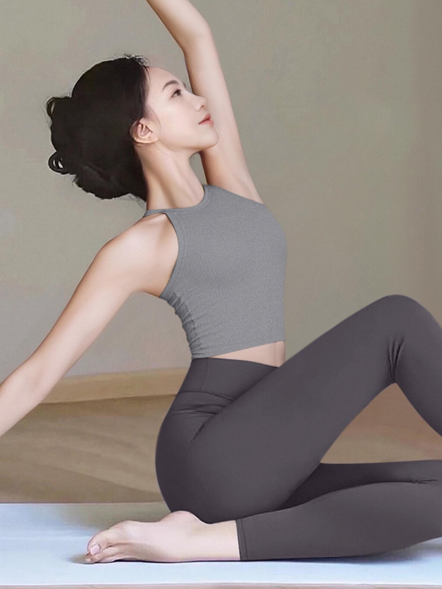 High-End Women s Yoga Set: 2026 Integrated Cup Sports Vest and Fitness Top Medium