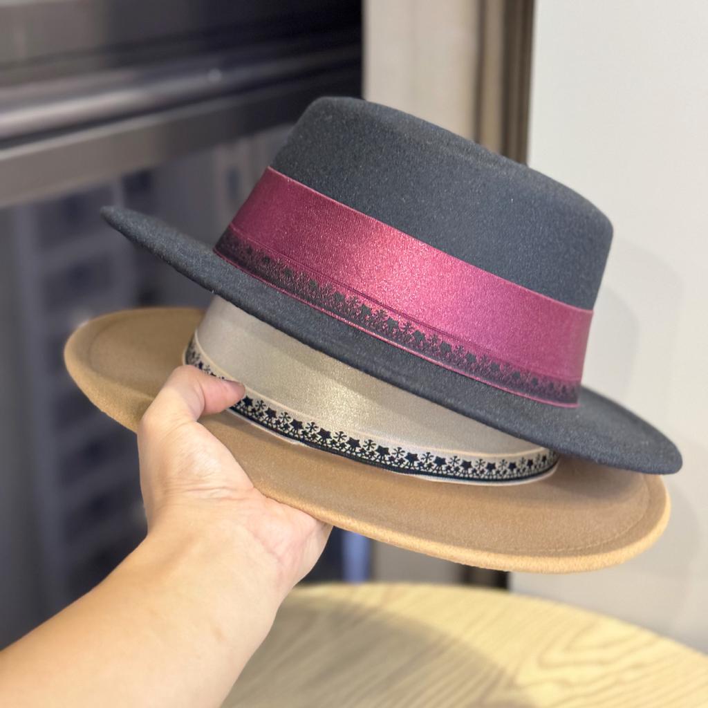 Höst- och vintergradient platt topp ullhatt för kvinnor Brittiskt mode Damers mångsidiga cylinderhatt Scenframträdande Jazzhatt för män