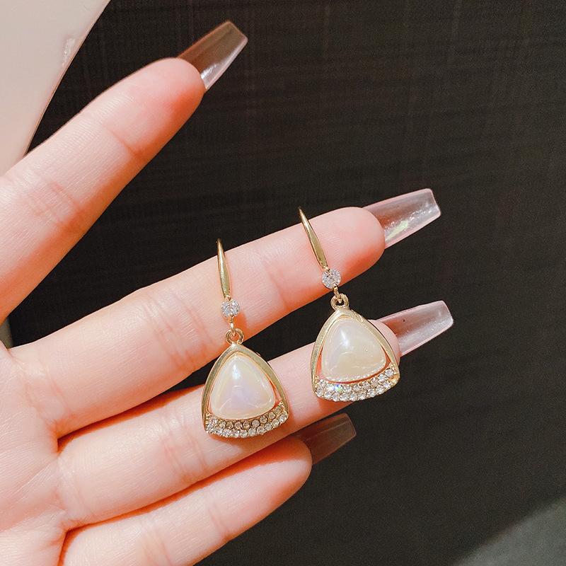 

Pinkdudu White Elegant Woman Zinc Alloy Drop Earrings Party Fashion Hoop Earrings Anniversary Jewelry Gift PD2222 белый