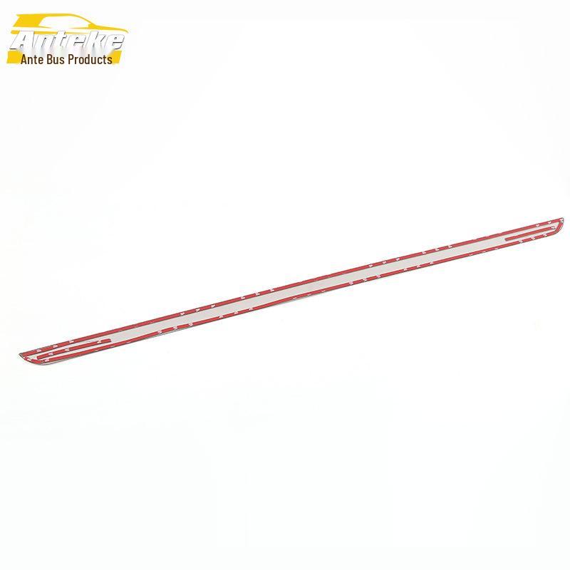 Lišta pátých dveří Peugeot 508: Dekorační lišta kufru z nerezové oceli proti poškrábání