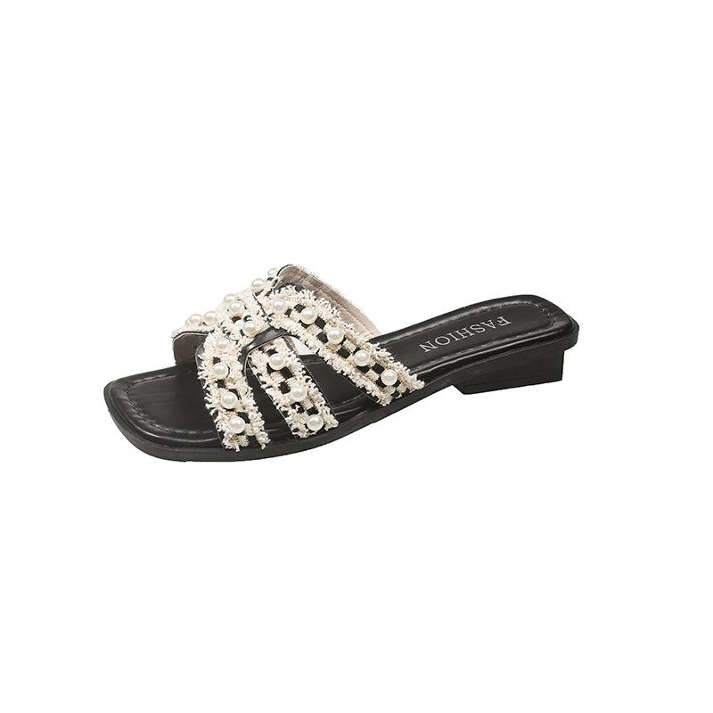2025 spring and summer new large size flat slippers women wear soft bottom versatile pearl beach sandals