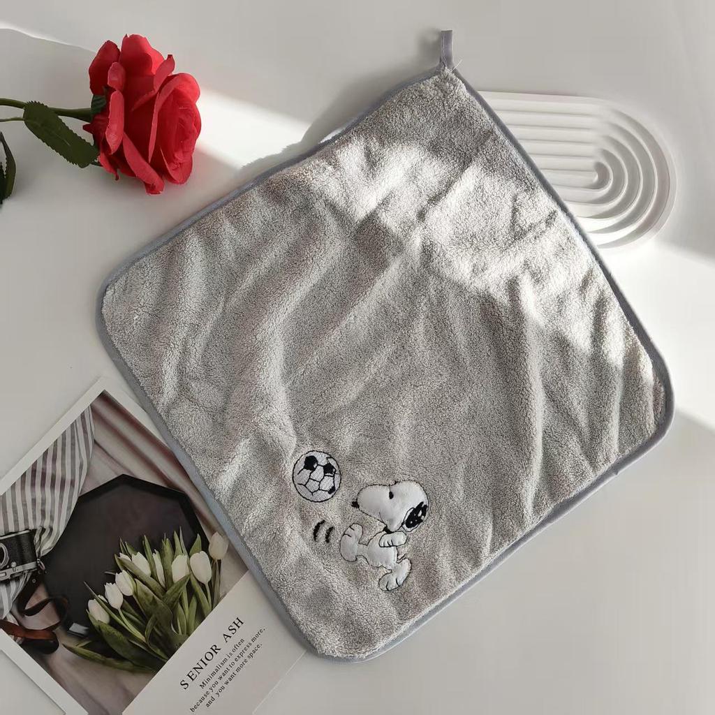 Snoopy Coral Fleece Child's Quick-Dry Towel - Soft, Absorbent & Cute for Face and Hand Washing