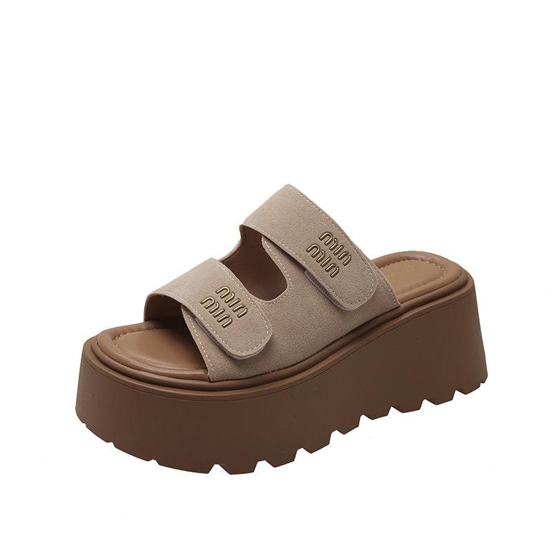 Stepping on shit feeling thick bottom heightening one-word slippers women wear 2025 summer new Internet celebrity beach cool slippers