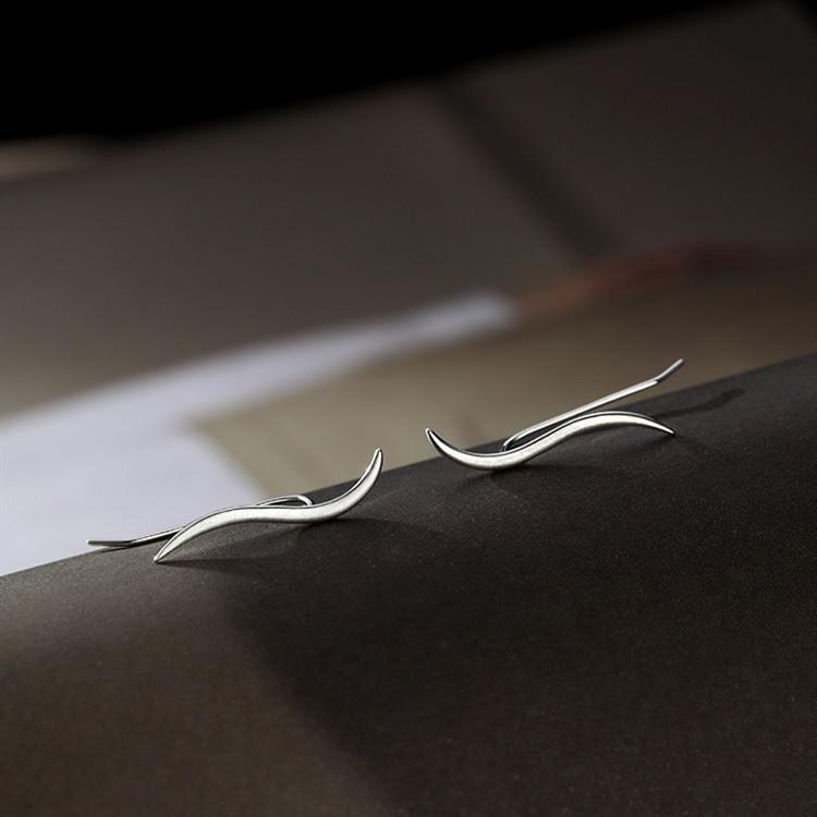 925 Sterlingsilber Damen Stromlinienförmige Ohrstecker - Nischendesign, Sommer 2022 Trend