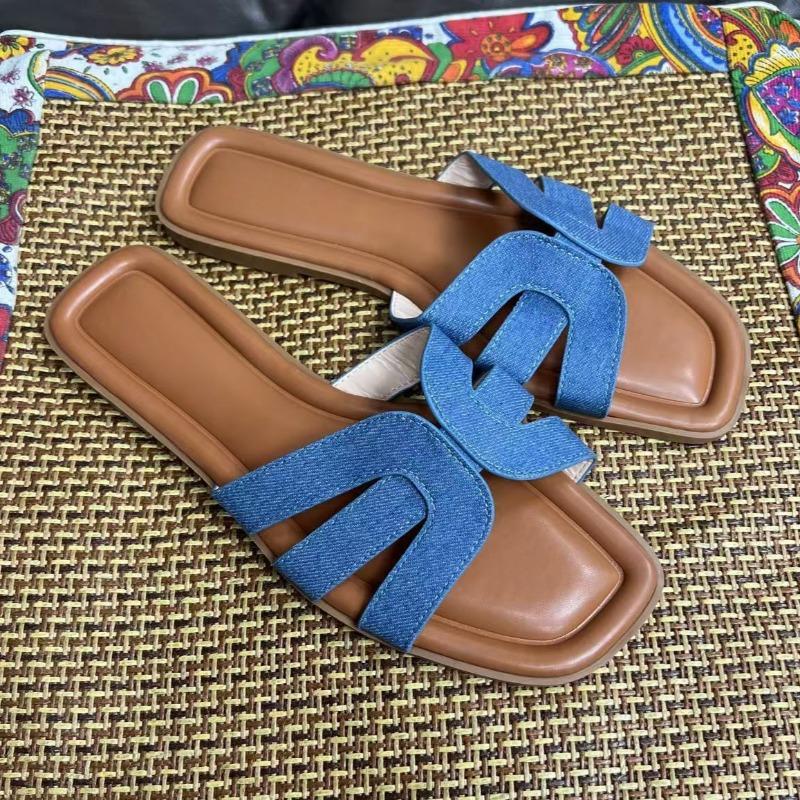 Fashion Flat Bottom Summer Retro Women Slippers Cross Strap Design Vacation Beach Shoes Trend Brand Walking Soft Leisure Ladies Slides