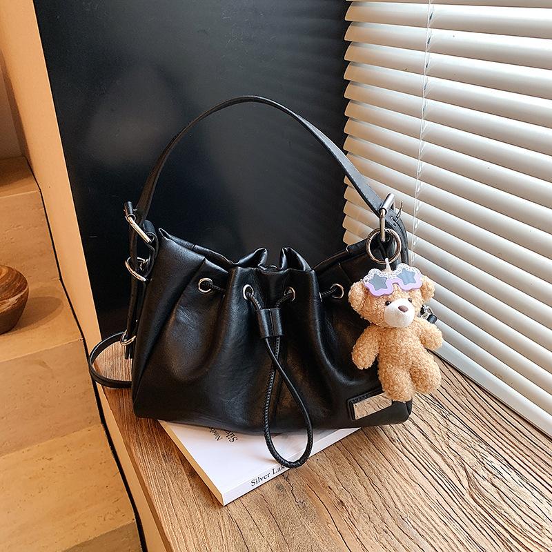 Retro bag women's large-capacity new autumn and winter niche pleated messenger bag single shoulder underarm commuter bag