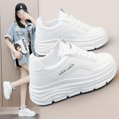 2025 Herbst Neue Damen Sportschuhe Koreanische Ausgabe Dicksohlige Höhenverstärkende Freizeitschuhe Weichsohlige Rutschfeste Board-Schuhe