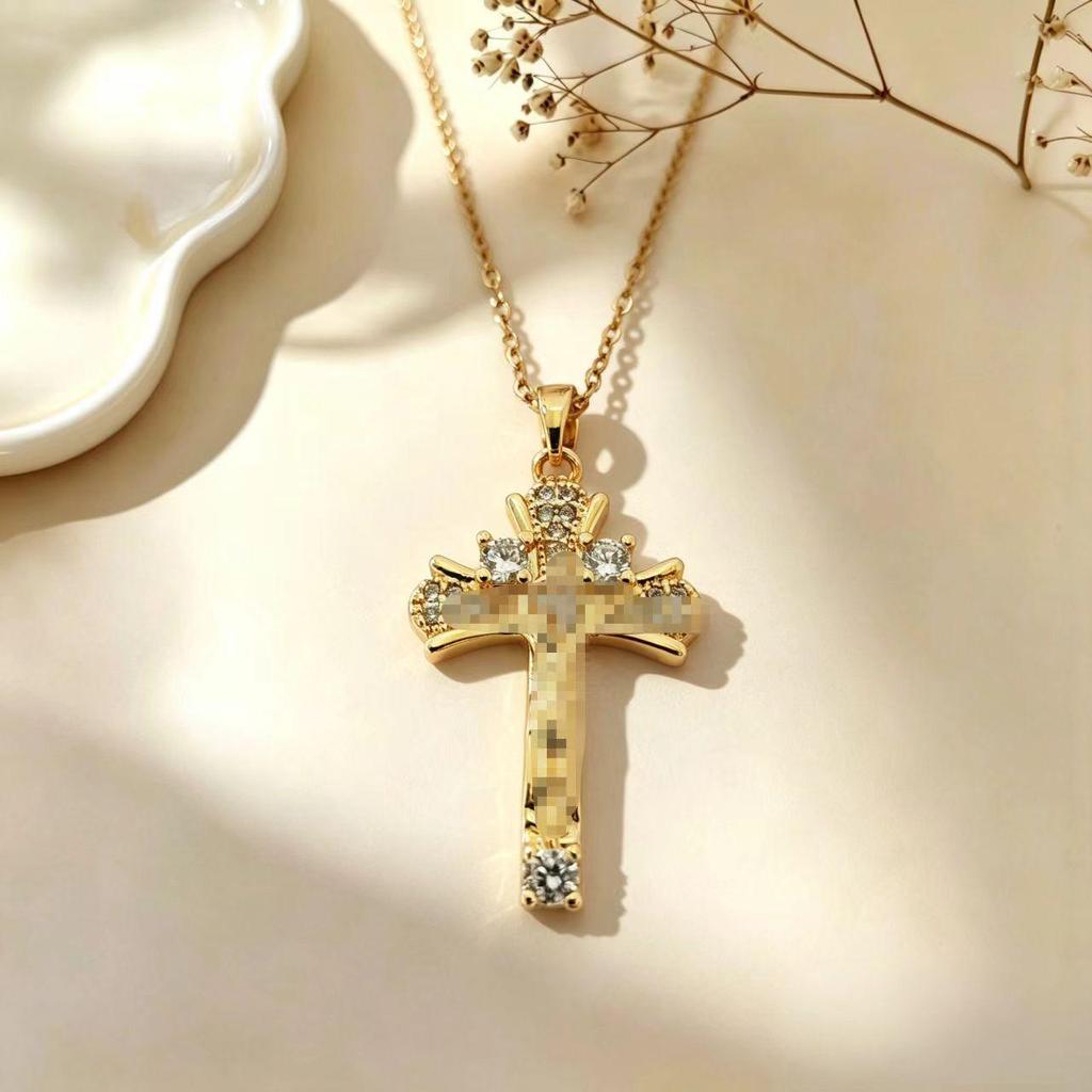 Elegant Cat Pendant Necklace: Fresh Design with Micro-Set Zircons for Women - Light Luxury & High-End Feel; Perfect Clavicle Chain Accessory.