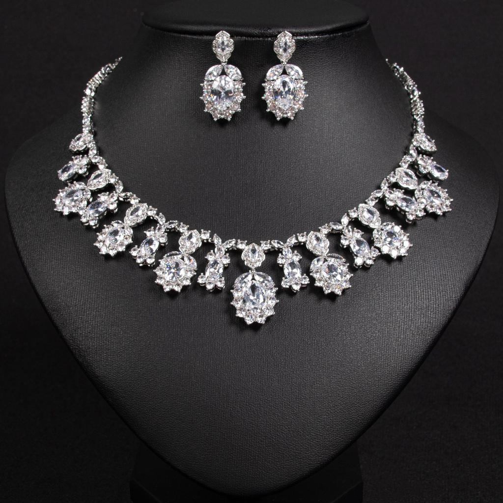 Women's Light Luxury Niche Design Floral Zircon Necklace Earring Set Fashionable And Versatile Pendant Set Daily Accessories