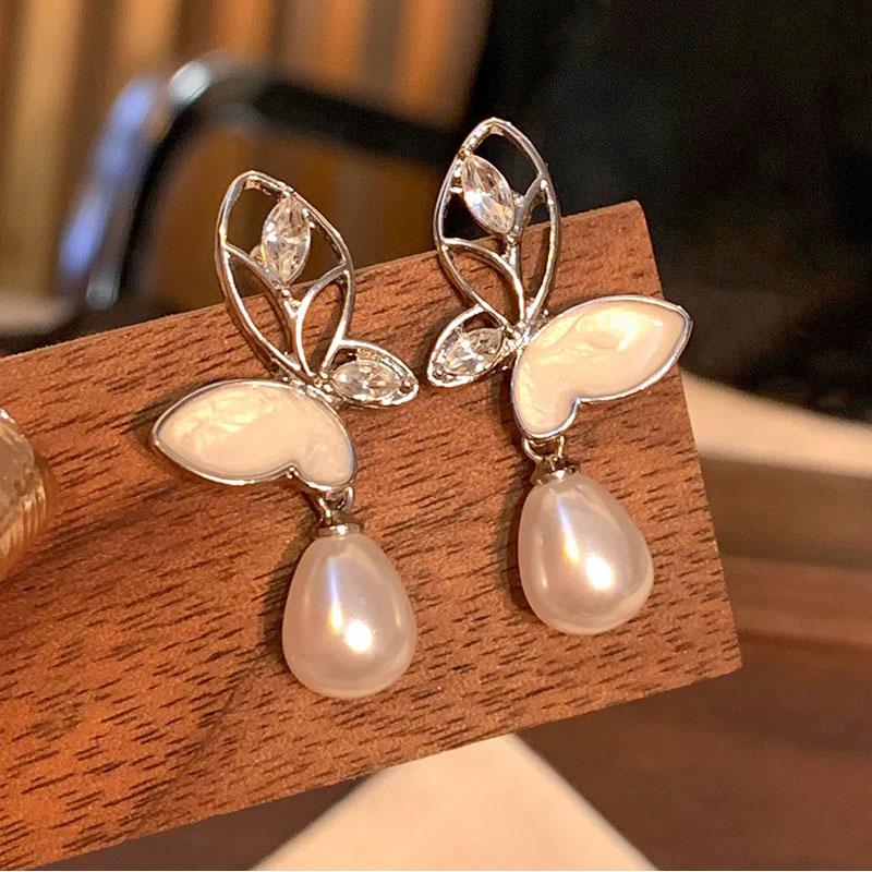 

Hollow Out Butterfly Pearl Ear Stud Earrings one size