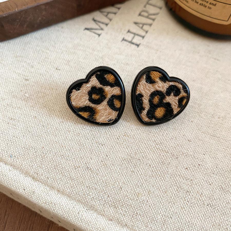 French retro autumn and winter geometric leopard print earrings stud earrings personalized earrings design sense niche