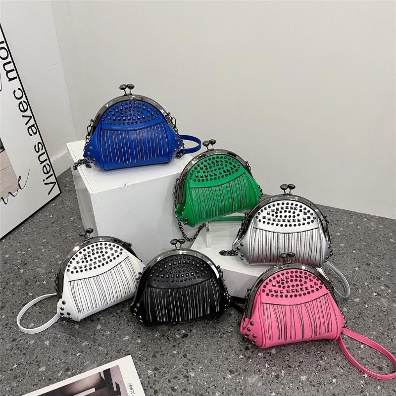 Womens Chain Shoulder Bag PU Leather Handbags Tassels Rivets Crossbody Bag Fashion Messenger Bag Seashells Bag for Daily