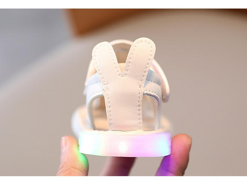 Korean Style Solid Color Flashing Baby Sandals - 2024 Summer New Beach Soft Sole Shoes for Toddler Girls