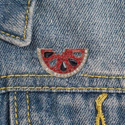 Women Elegant Watermelon Shape Brooch Shining Rhinestones Inlaid Pin Suit Lapel Shawl Badge Coat Accessories
