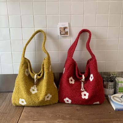 Einschultertasche mit Wolkenstickerei, Süße und künstlerische Tote-Handtasche im Wald-Stil