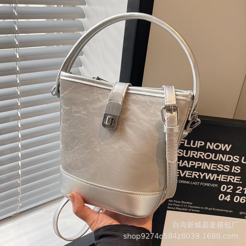Small bag 2025 new messenger bag simple trend shoulder bag fashionable texture portable bucket bag women's bag