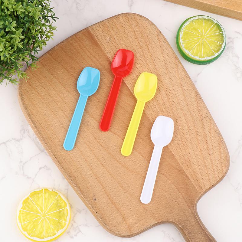 50 pezzi di cucchiai da dessert, cucchiai da gelato in plastica, cucchiai per la famiglia, cucchiai da zuppa in plastica, carinissimi cucchiai da degustazione, ottimi per le posate da festa