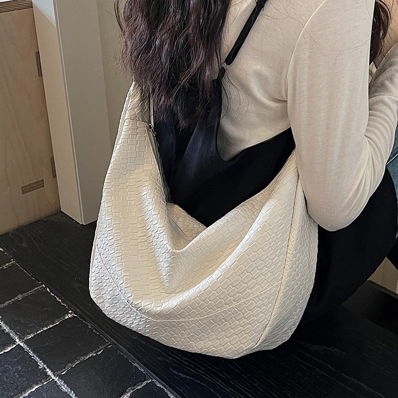 Large-capacity Dumpling-shaped Fashion Crossbody Bag for Commuting Single Shoulder Bag