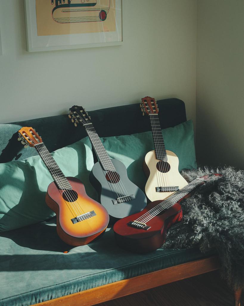 Yamaha GL1 BL Guitarelle
