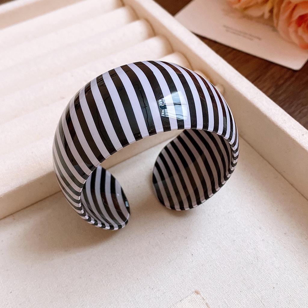 European and American Exaggerated Acrylic Striped Wide Version Open Bracelet Design Sense Bracelet Temperament Simple Jewelry
