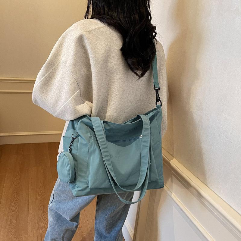 Beautiful Tote Bag Women's Personality Trend Portable Shoulder Bag 2025 New Simple Solid Color Large Capacity Messenger Bag