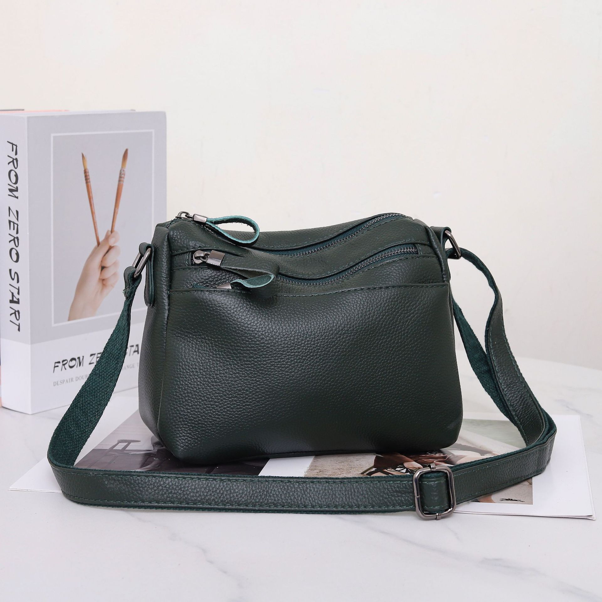 

Жіноча шкіра з одним плечем через плече проста багатосекційна сумка для пельменів великої місткості тітка мати сумка через плече темно-зелений колір